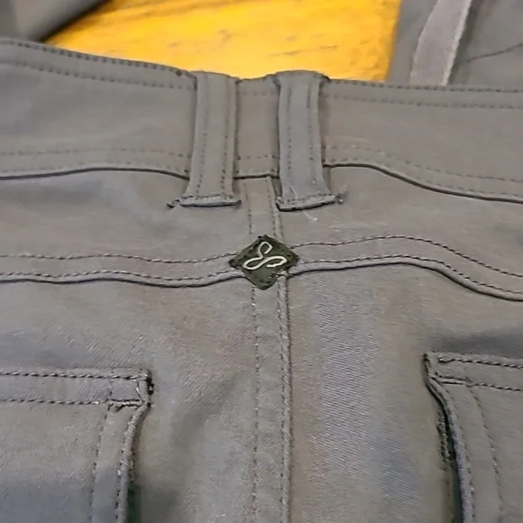 Prana women's size 4 pants/capri grey pants. - Picture 8 of 8